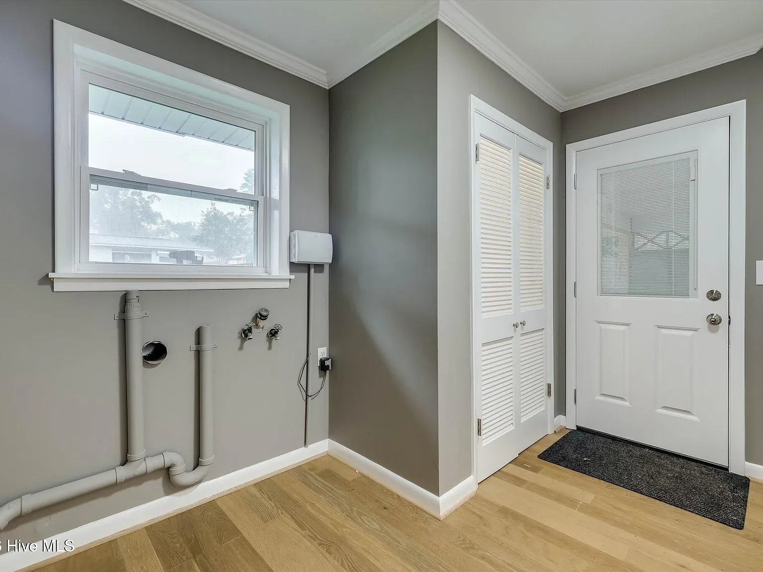 New laundry room with side entry at 1135 Crestview Avenue